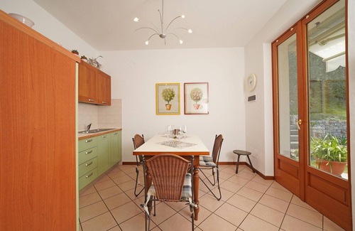 Frader Apartment | Scenic Apartment "Anna Torri" with Garden and Lake Views