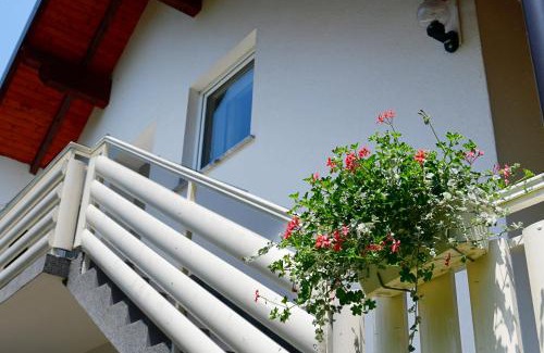 Catrnja Apartment | Family-Friendly Apartment Anna Maria with Kitchen Amenities
