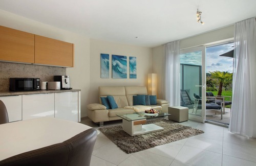 Waggershausen Apartment | Discover 'Annette's Home and Garden' with Private Terrace