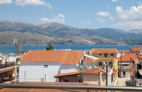 Lixouri Apartment | Apartment 'Anthi's Central' with Sea View, Wi-Fi and Air Conditioning