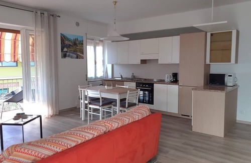 Brenzone sul Garda Apartment | Lake View Apartment 'Appartamento Marilu' with Wi-Fi & Air Con