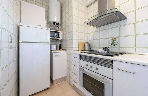 Salou City Centre Apartment | Top-Rated 'Apartamento Ct' with Pool, Ocean View & Wi-Fi