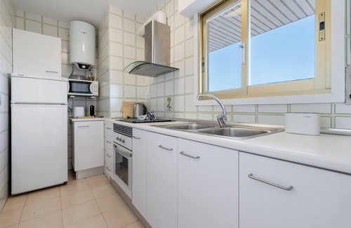 Salou City Centre Apartment | Top-Rated 'Apartamento Ct' with Pool, Ocean View & Wi-Fi