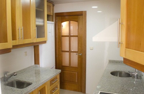 Cervantes Apartment | Apartment 'Apartamento Góngora Congresos' with Mountain View, Wi-Fi and Air Conditioning