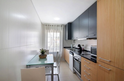 Peneco Beach Apartment | Discover Apartment 'Apartamento Rossio' with Shared Pool & Wi-Fi