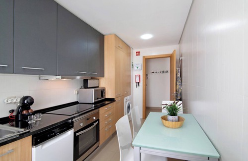 Peneco Beach Apartment | Discover Apartment 'Apartamento Rossio' with Shared Pool & Wi-Fi