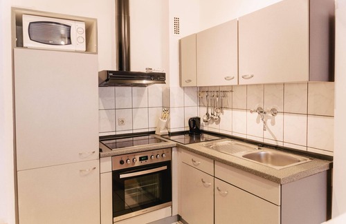 Darmstadt Apartment | Cozy Apartment EG 02 with Breakfast & Child-Friendly Amenities