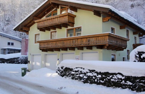 Thumersbach Apartment | Pet-Friendly Apartment App.1 with Scenic Lake View & Spa