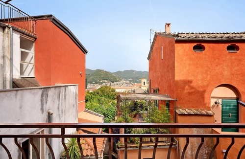 Cava de' Tirreni Apartment | Modern Appartamento Menelao: Balcony & Oceanfront Views