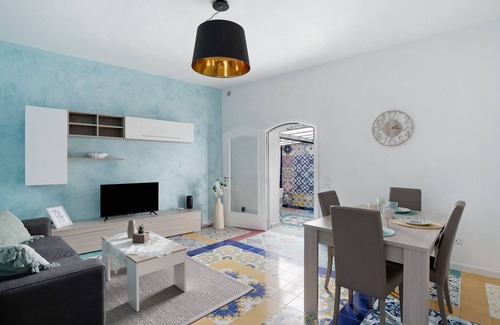 Cava de' Tirreni Apartment | Modern Appartamento Menelao: Balcony & Oceanfront Views