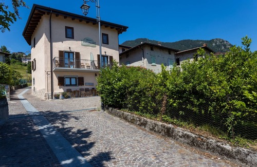 Vesio Apartment | Elegant Appartamento Ginevra with Ocean View & Balcony