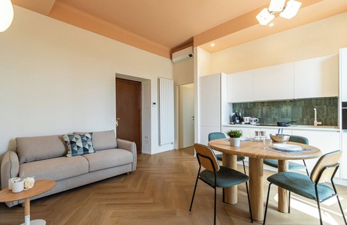 Cascina dei Pomi Apartment | Stylish Appartamento Martini: Balcony, Wi-Fi & Pet Friendly