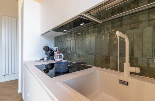 Cascina dei Pomi Apartment | Stylish Appartamento Martini: Balcony, Wi-Fi & Pet Friendly