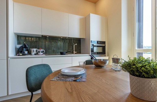 Cascina dei Pomi Apartment | Stylish Appartamento Martini: Balcony, Wi-Fi & Pet Friendly