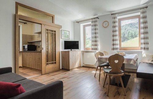Arabba Apartment | Relaxing Appartamento Sass Bece with Private Garden & Wi-Fi