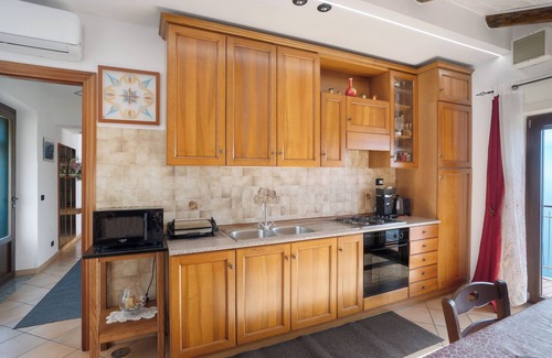 San Michele Apartment | Apartment 'Appartamento Tramonto Superior' with Sea View, Wi-Fi and Air Conditioning