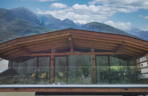 Fulpmes Apartment | Apartment 'Appartement Gletscherblick' with Mountain View, Private Terrace and Wi-Fi