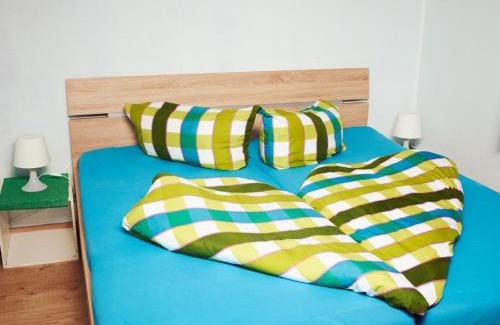Volderau Apartment | Family-Friendly Retreat at Apartment Neugasteig-3