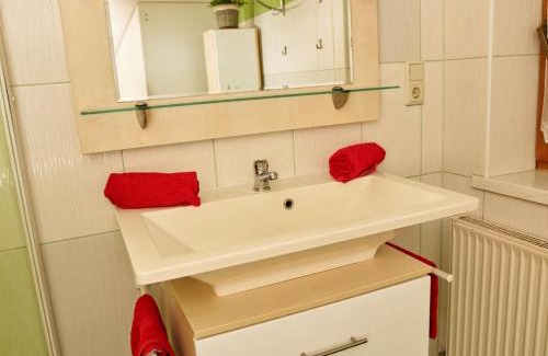 Volderau Apartment | Family-Friendly Retreat at Apartment Neugasteig-3