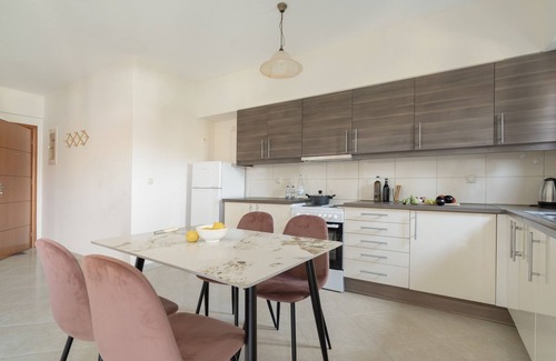 Kefalonia Apartment | Apartment 'Ardavani City 4' with Shared Terrace, Shared Garden and Air Conditioning