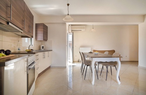 Kefalonia Apartment | Apartment 'Ardavani City 12' with Shared Terrace, Shared Garden and Air Conditioning