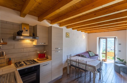 Vesio Apartment | Elegant Apartment 'Artù' with Garden, Balcony & Wi-Fi