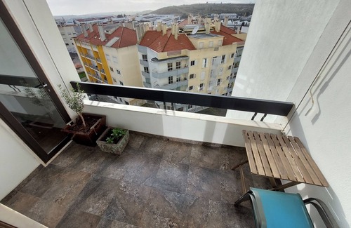 Alfragide Apartment | Convenient Apartment 15 Minutes from Lisbon with Ocean View