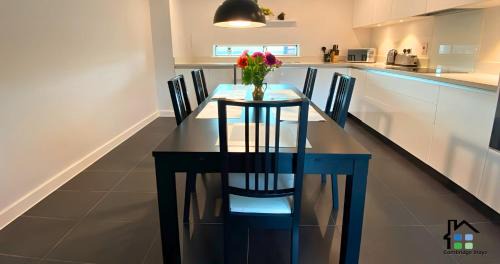 Trumpington Apartment | Apartment at Addenbrooke hospital and Bio Campus - Free Private parking