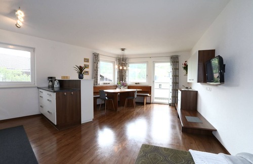 Laimach Apartment | Cozy Holiday Flat Daniela in Hippach with Breakfast & Kitchen