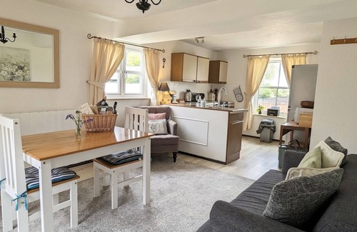 Rye Apartment | Oceanfront Apartment at Humphries Cross with Kitchen & Views