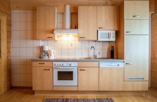 Großdorf Apartment | Scenic Apartment with Ocean View in Kals am Großglockner