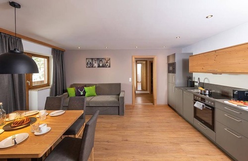 Muehlbach Am Hochkoenig Apartment | Discover "Wilderer": Top-Rated Aparthotel with Ocean Views