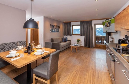 Muehlbach Am Hochkoenig Apartment | Discover "Wilderer": Top-Rated Aparthotel with Ocean Views