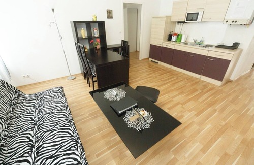 Rudolfsheim-Funfhaus Apartment | Stylish Apartment No. 07 in Vienna with Keyless Check-In