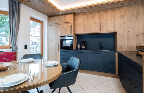Hinterglemm Apartment | Cozy Apartment by the Ski Slope with Sunny Terrace