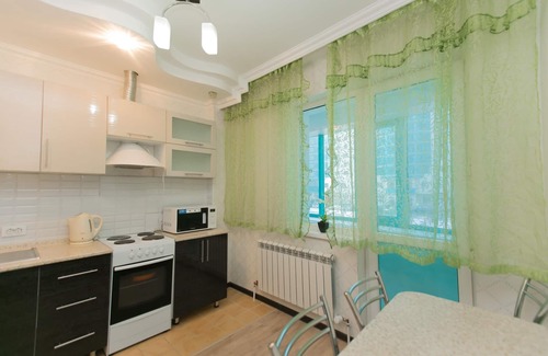 Nur-Sultan Apartment | Cozy Apartment on Sarayshyq St with Kitchen & Breakfast