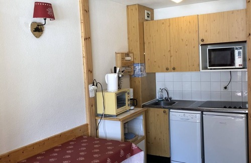 Valfrejus Apartment | Cozy Apartment at the Foot of the Slopes with Breakfast
