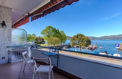 Ispra Apartment | Lakefront Apartment Attilio with Ocean View and Child-Friendly Amenities