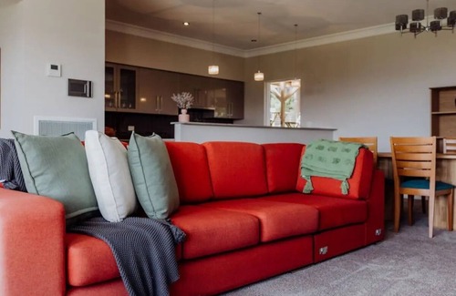 Bicheno Apartment | Convenient Apartment on James - Explore Bicheno's Heart