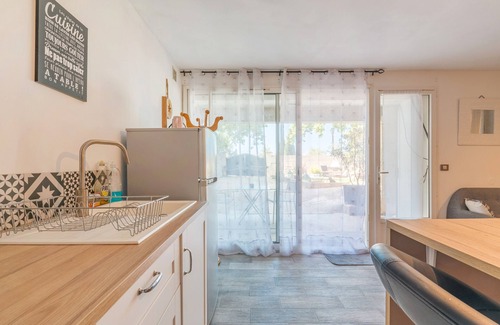 Puyloubier Apartment | Apartment 'Au Pied De La Sainte Victoire' with Private Terrace, Private Garden and Wi-Fi
