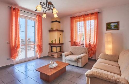 Vercana Apartment | Pet-Friendly Apartment Aurora - DMA330 with High Ratings