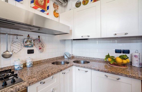 Corniglia Apartment | Oceanfront Apartment "Aurora" with Terrace & Spa Amenities
