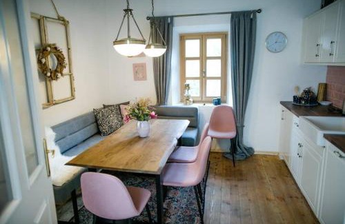 Bad Aussee Apartment | Pet-Friendly Apartment Aussee with Oceanfront Views & Netflix