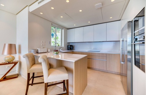 Ojen Apartment | Elegant Apartment 'Avec Vues Sur Marbella' with Ocean View
