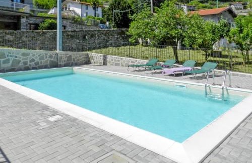 Gera Lario Apartment | Family-Friendly Apartment Azalea with Pool Access