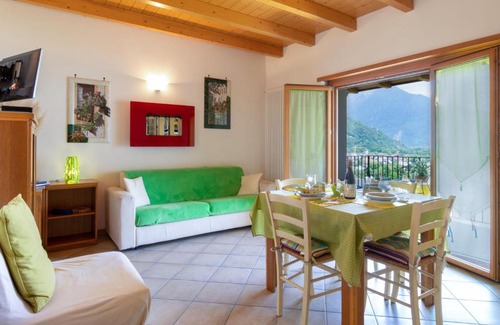 Gera Lario Apartment | Family-Friendly Apartment Azalea with Pool Access