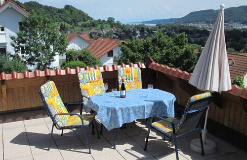 Espasingen Apartment | Apartment 'Bodenseeblick' with Lake View, Private Terrace and Wi-Fi