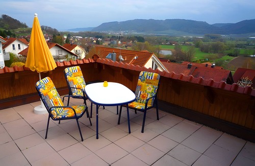 Espasingen Apartment | Apartment 'Bodenseeblick' with Lake View, Private Terrace and Wi-Fi