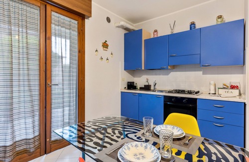 Valeggio sul Mincio Apartment | Apartment 'Bed Smile Valeggio' with Shared Terrace, Wi-Fi and Air Conditioning