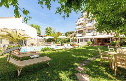 Lido di Camaiore Apartment | Seaside Apartment 'Bacco' with Terrace & Pool Access
